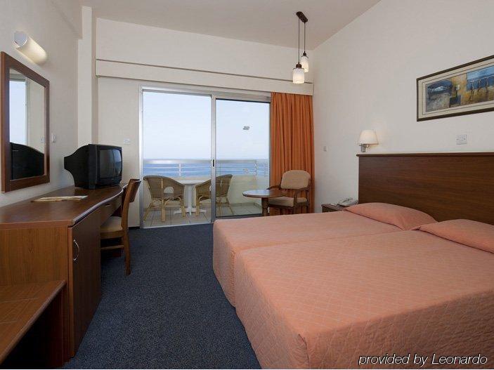 Sentido Kouzalis Beach Hotel Protaras Værelse billede